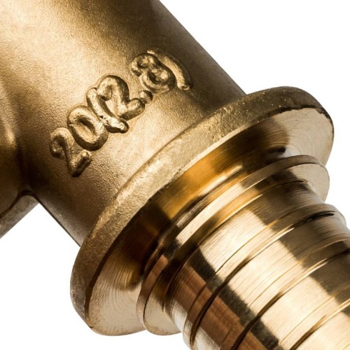 Угольник настенный с креплением STOUT 20xRp 3/4 для труб из сшитого полиэтилена аксиальный